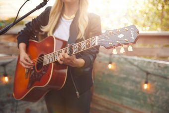 ギブソンのアイコニックなギターをベースにしたエピフォン“Inspired By Gibson”シリーズから 最新『ORIGINAL ES COLLECTIONS』と『ACOUSTIC COLLECTIONS』がリリース