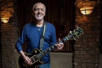 ギブソンが、英国のギター・レジェンドの一人 ピーター・フランプトンの カスタムショップ製『Peter Frampton “Phenix” Les Paul Custom VOS』の2021年度リリースを発表