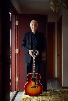 ギブソンから、ジミー・ペイジの最新シグネチャー・モデル 『Jimmy Page 1964 SJ-200』と 『Jimmy Page 1964 SJ-200 Collector’s Edition』がリリース