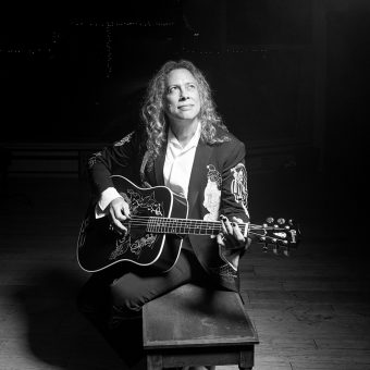 ギブソン・カスタムから メタリカのカーク・ハメットの最新シグネチャー・モデル 『Kirk Hammet Raven』がリリース