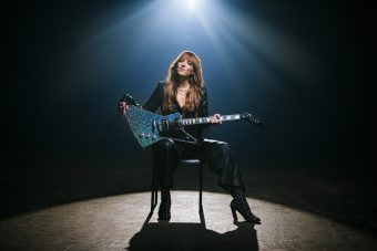 エピフォンから、ヘイルストームのリジ―・ヘイルの シグネチャーモデル『Lzzy Hale Explore Custom』がリリース