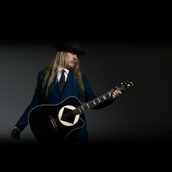ギブソンから、アリス・イン・チェインズのギタリスト  ジェリー・カントレルの最新シグネチャー・アコースティックギター 『“アトーン” ソングライター』、『“ファイア・デビル” ソングライター』の2機種がリリース